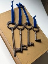Load image into Gallery viewer, XL Skeleton Key
