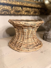 Load image into Gallery viewer, Wicker Riser
