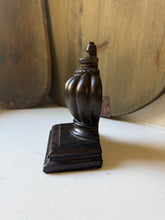 Load image into Gallery viewer, Finial Bookend
