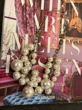 Load image into Gallery viewer, Chunky Express Pearl Necklace
