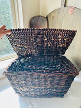 Load image into Gallery viewer, Vintage Lidded Basket
