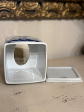 Load image into Gallery viewer, Blue &amp; White Chinoiserie Tissue Box
