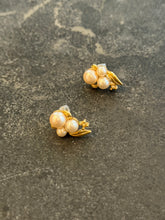 Load image into Gallery viewer, Pearl Cluster Stud Earrings
