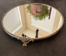 Load image into Gallery viewer, Round Vanity Mirror Plateau
