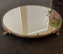 Load image into Gallery viewer, Round Vanity Mirror Plateau

